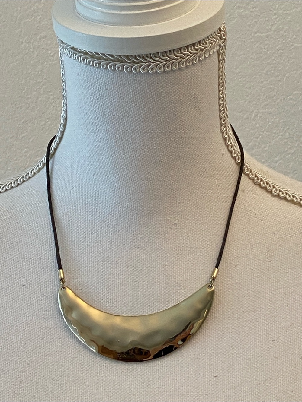 Kenneth Cole KC Gold Metal Crescent Pendant Chocker Necklace Women Jewelry